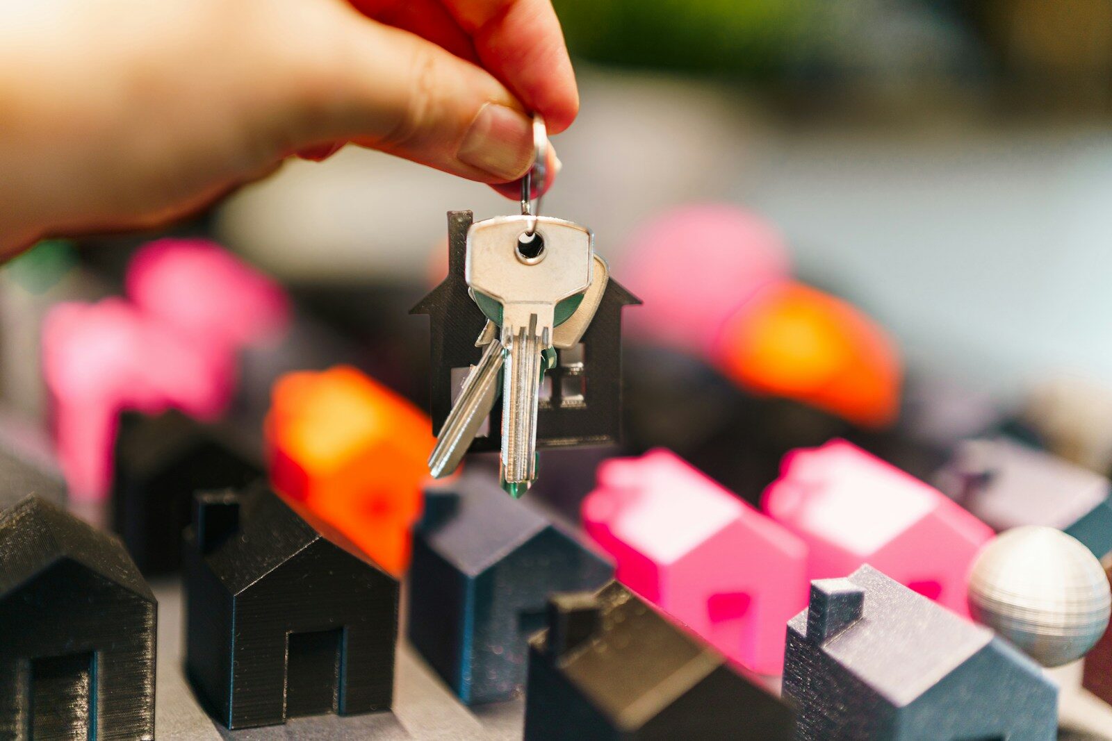 The Fast-Track Guide to Selling a House in Hillsboro Hand holding house keys over miniature houses
