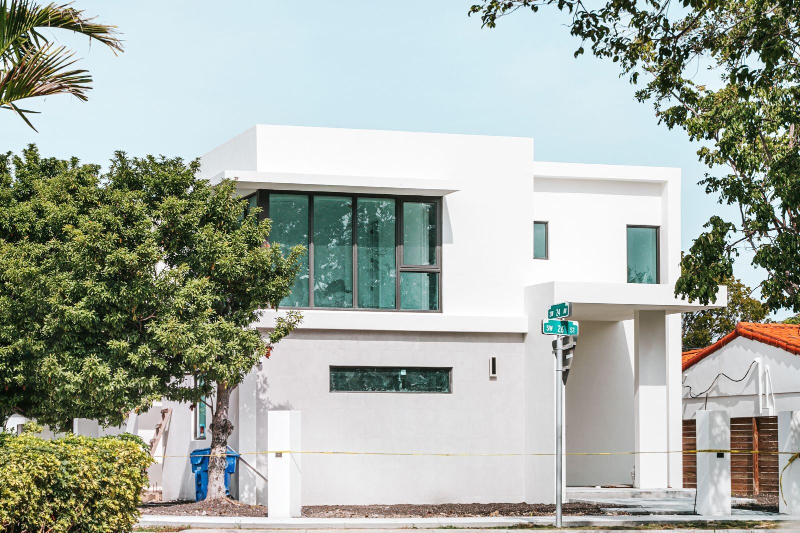 How Hiring Licensed Plumbers in Miami, FL Prevents Coastal Foundation Erosion Explore this modern Miami residence with sleek lines and large glass windows.