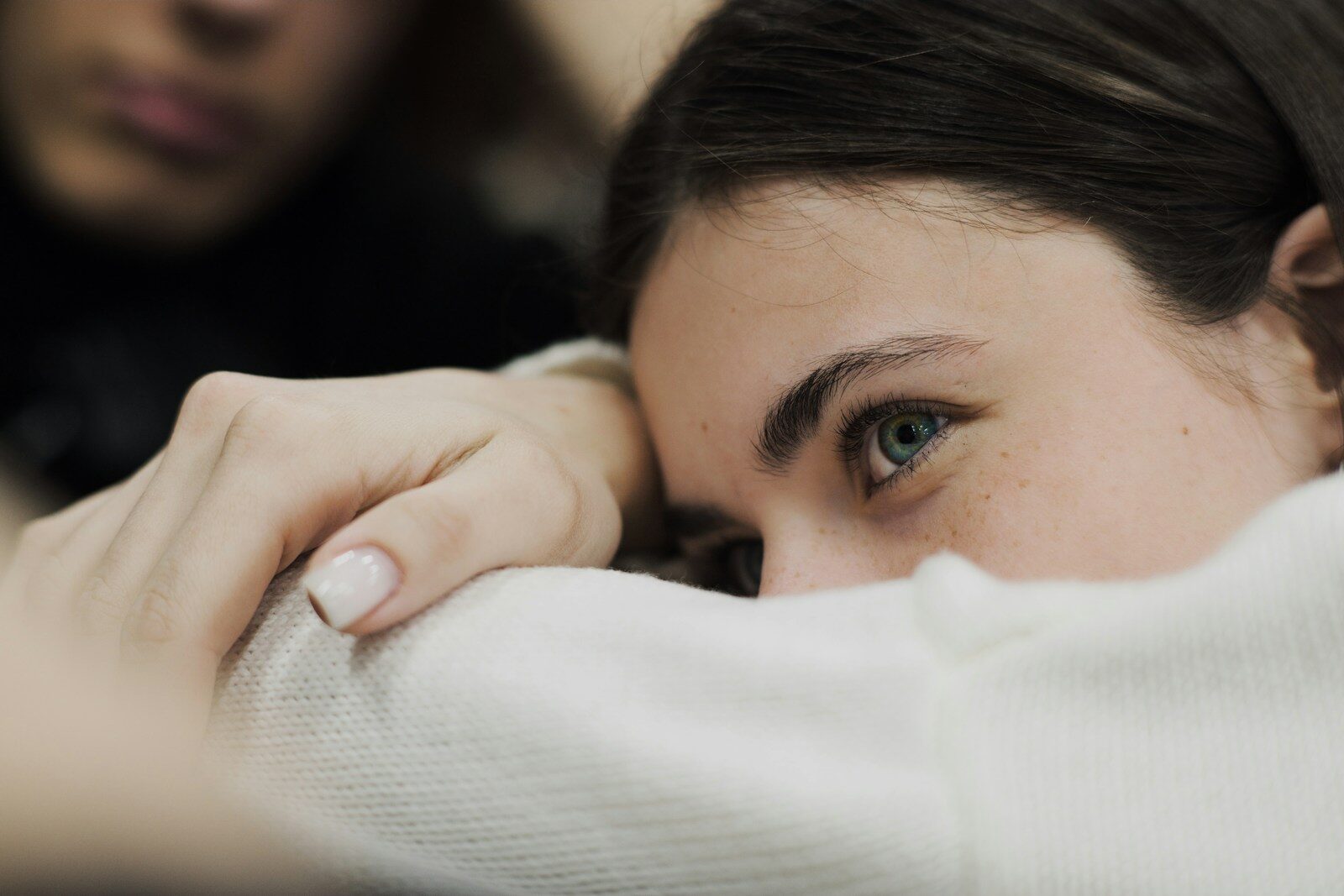 Why Am I Still Depressed Even on Antidepressants? How Depression Treatment Costa Mesa Helps? A woman with her hand on her shoulder