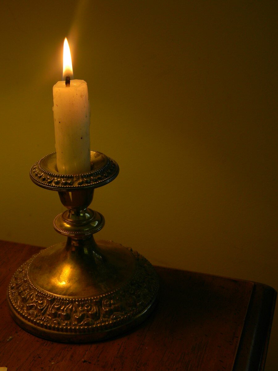 DIY Lighting ideas a candle on a stand